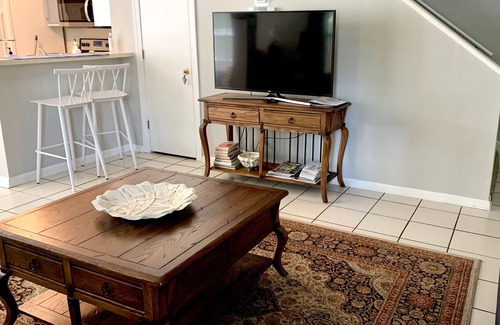 Mount Pleasant House | Peaceful 3 BR Cottage halfway between sandy beaches and historic Charleston