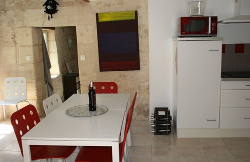 Saint-Andre-de-Cubzac House | Peaceful 3-star gîte in the heart of Château l'Insoumise