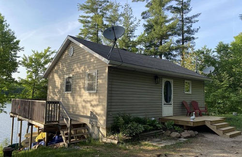 Petawawa Cottage | Peaceful 4 season cottage on the shores of the Petawawa River