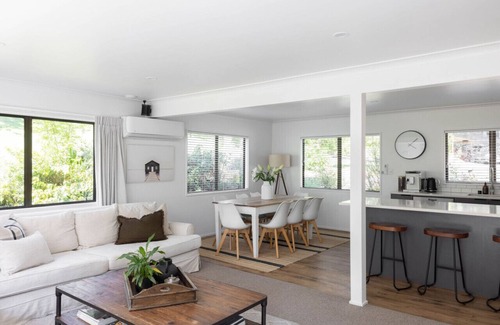 Havelock North Apartment | Peaceful 4BR Getaway Large Heated Pool