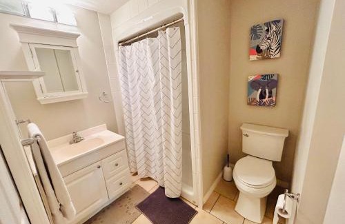 North Glenmore Apartment | Peaceful and cosy suite with kitchen and bathroom in desired north Glenmore - perfect for any stay