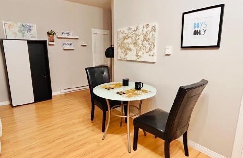 North Glenmore Apartment | Peaceful and cosy suite with kitchen and bathroom in desired north Glenmore - perfect for any stay