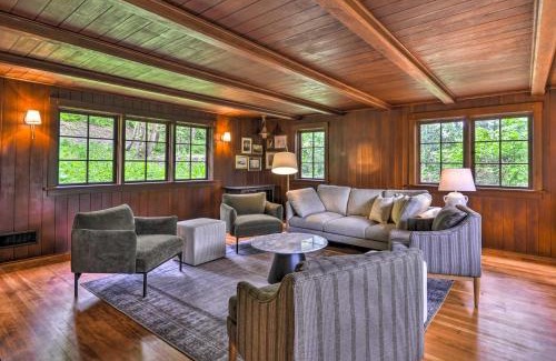 Carver House | Peaceful and Elegant Cottage with Riverside View