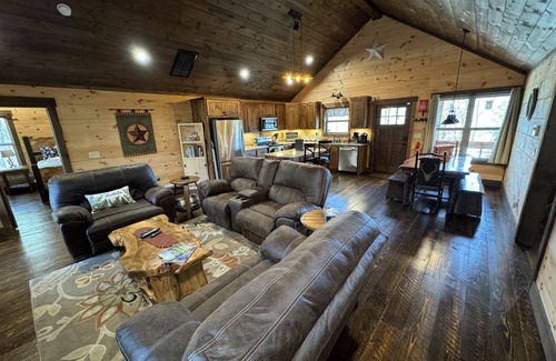 Copperhill Cabin | Peaceful and pristine newly built cabin perfectly located near the Ocoee River