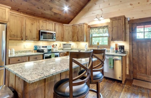 Copperhill Cabin | Peaceful and pristine newly built cabin perfectly located near the Ocoee River