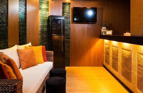 Diliman Hotel | Peaceful and Relaxing Roma (Junior Suite)