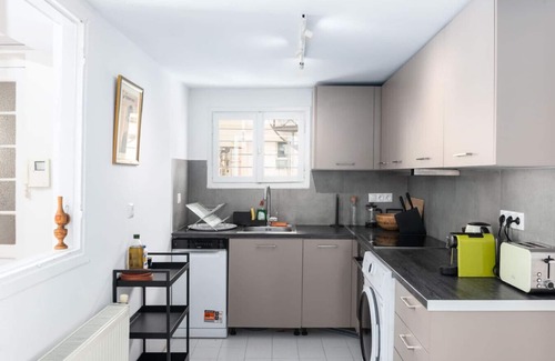 Exarhia Apartment | Peaceful and Spacious Penthouse w/2 Bedrooms and Lots of Daylight