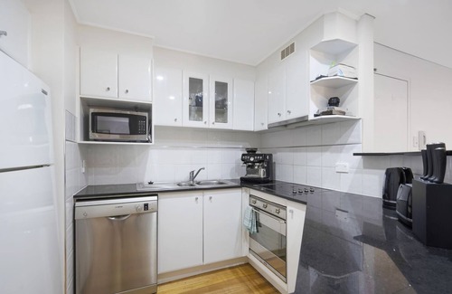 Killcare Apartment | Peaceful bright & airy waterside apartment with stunning rooftop views
