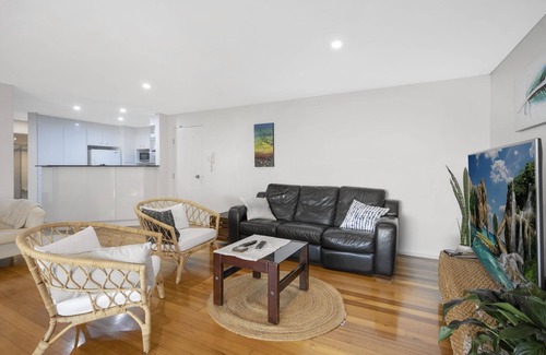 Killcare Apartment | Peaceful bright & airy waterside apartment with stunning rooftop views