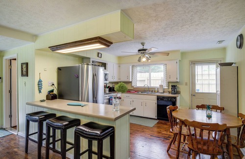 Bronston Cabin | Peaceful Bronston Getaway w/Fire Pit & Lake Views
