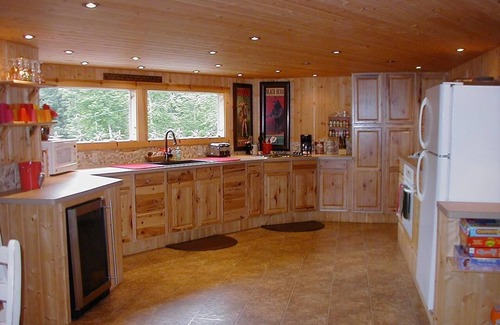 Seaside Cabin | Peaceful cabin, large deck, bonfire pit, pond, creek, dog friendly, cornhole.