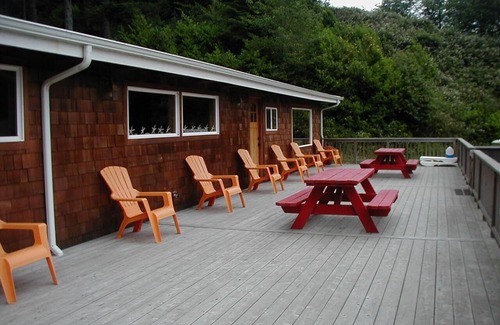 Seaside Cabin | Peaceful cabin, large deck, bonfire pit, pond, creek, dog friendly, cornhole.