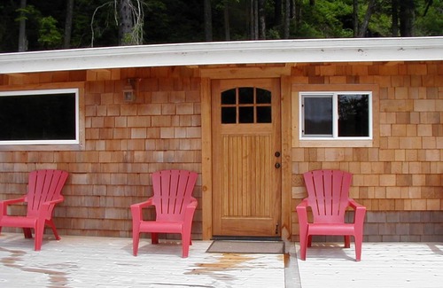 Seaside Cabin | Peaceful cabin, large deck, bonfire pit, pond, creek, dog friendly, cornhole.