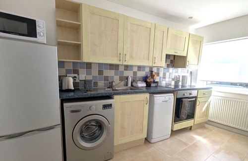 Chichester Apartment | Peaceful City Centre Top Floor Apartment - Located in the Heart of Chichester, Sleeping 2/3 People.