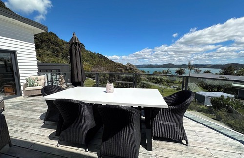 Whangarei Heads House | Peaceful Coastal Retreat with Ocean Views & Mountain Backdrop - Home from Home!