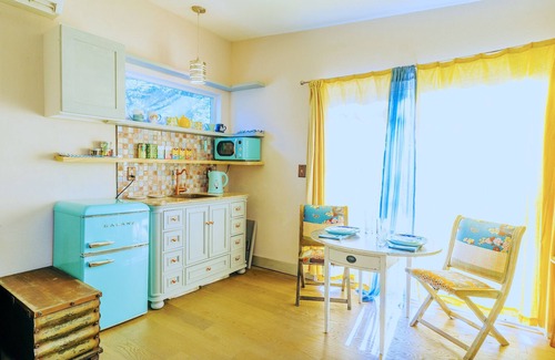 MLK Cottage | Peaceful Cottage central location! Close to DT, Convention, Mueller, Seaton.