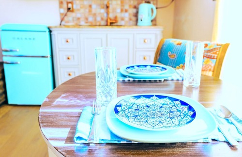MLK Cottage | Peaceful Cottage central location! Close to DT, Convention, Mueller, Seaton.