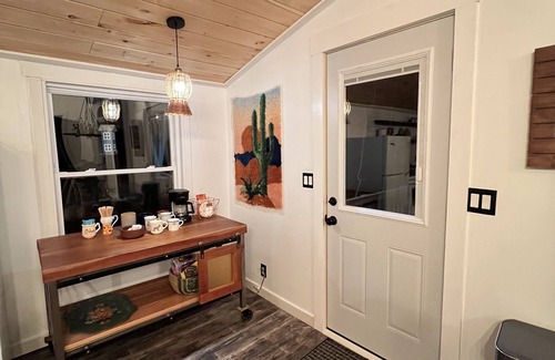 New Franklin Cottage | Peaceful cottage farmhouse with firepit, 5 minutes from reservoir