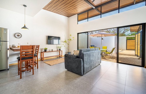 Tamarindo House | Peaceful dog-friendly family retreat with pool just 10 mins from Tamarindo
