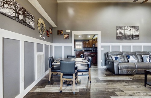 Kodak Cabin | Peaceful family-friendly home with games, fire pit, and great location!