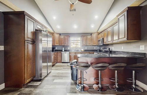 Kodak Cabin | Peaceful family-friendly home with games, fire pit, and great location!