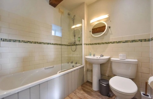 Alsop en le Dale Cottage | Peaceful Farm Cottage in the Peak District, close to walking trails.