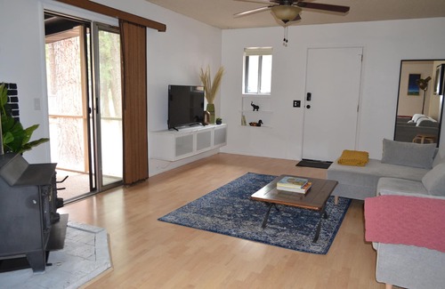 Torreon House | Peaceful Getaway In The Pines w/Screened Porch
