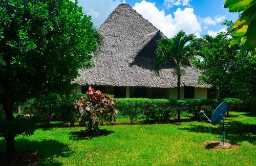 Galu Villa | Peaceful Hideaway Cottage Pool/Barbecue/Aircon