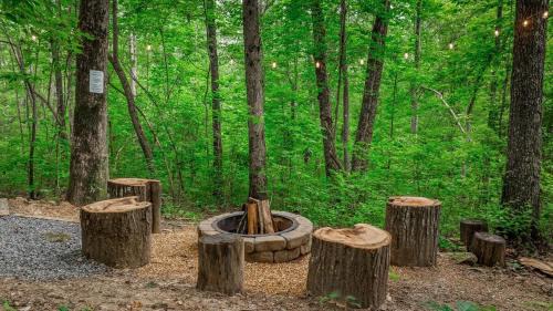 Fort Payne House | Peaceful Hideaway Treehouse near Little River Canyon