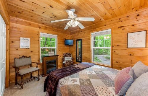Fort Payne House | Peaceful Hideaway Treehouse near Little River Canyon