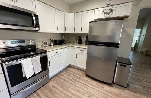 Bedford House | Peaceful Home in DFW Centernn