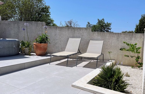 Beziers House | Peaceful house with Jacuzzi, Garden, Terrace.