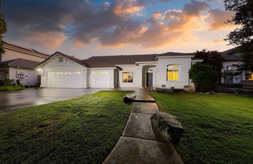 Greenacres House | Peaceful Lakefront house -5 min away from Golf Course