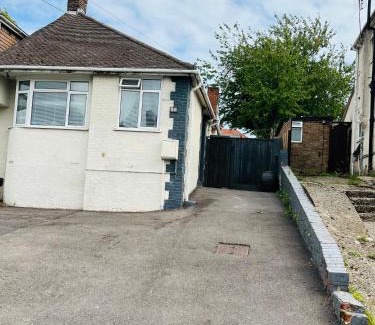 Southampton Apartment | Peaceful location with FREE parking for 2 cars - hosts up to 4- business or leisure stays, inc hot-tub-Netflix-complimentary breakfast