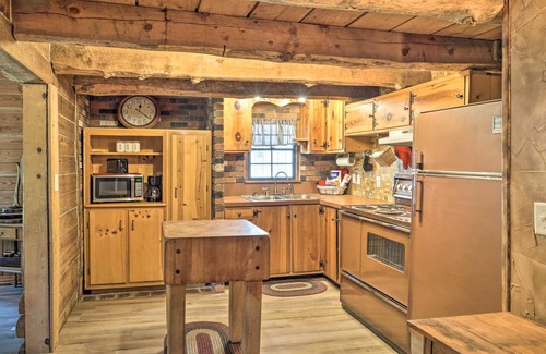 Emerald Beach Cabin | Peaceful Log Cabin Escape Near Table Rock Lake!