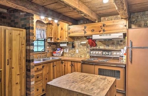 Emerald Beach Cabin | Peaceful Log Cabin Escape Near Table Rock Lake!