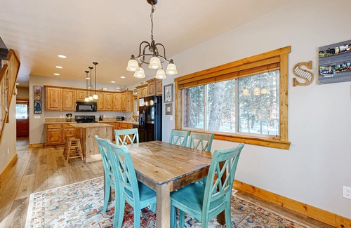 McCall Cabin | Peaceful Log Cabin - Firepit & Deck with Forest Views