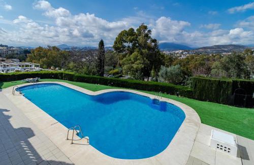 Marbella Apartment | Peaceful Modern 2 bedroom apartment in Aloha Pueblo With View over The Pool