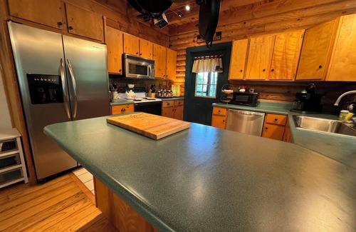 Franklin Cabin | Peaceful Mtn Cabin for 6 private w/wifi & firepit