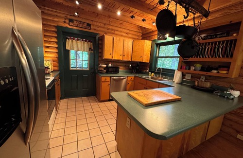 Franklin Cabin | Peaceful Mtn Cabin for 6 private w/wifi & firepit