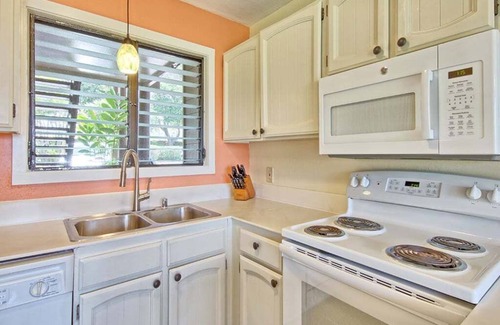 Lihue Condo | Peaceful Paradise! Spacious Condo, Full Kitchen, Wifi, Flat Screens-Kaha Lani 108