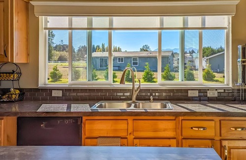 Sequim House | Peaceful Pastures: Peaceful, immaculate home near Dungeness Wildlife Refuge