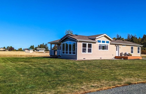 Sequim House | Peaceful Pastures: Peaceful, immaculate home near Dungeness Wildlife Refuge