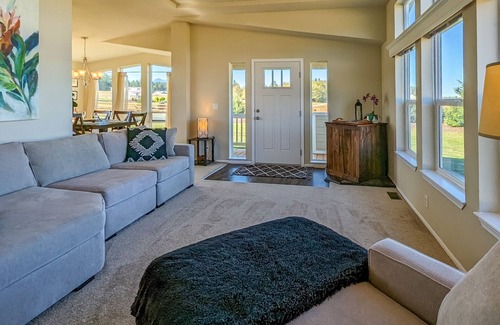 Sequim House | Peaceful Pastures: Peaceful, immaculate home near Dungeness Wildlife Refuge