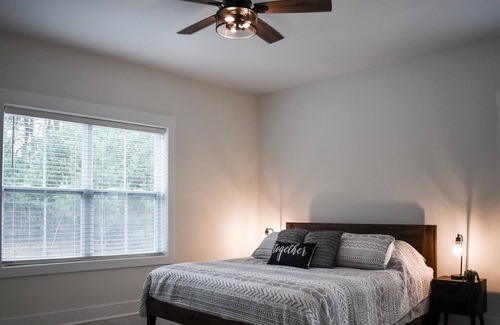 Bear Lake House | Peaceful Pine Haven--only 5 miles to Crystal Mountain!!