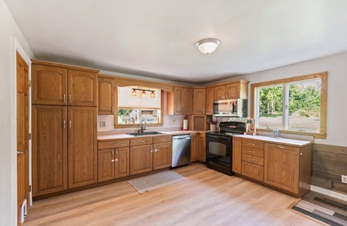 Wolcott House | Peaceful Port Bay retreat for fall or holiday stay