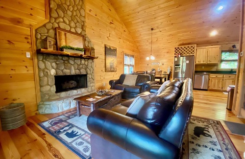 Blue Ridge Cabin | Peaceful & Private w/Mountain Views & Stream Sounds. Hot Tub, Fire Pit.