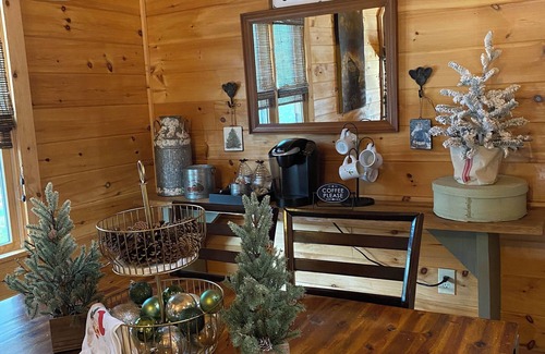 Blue Ridge Cabin | Peaceful & Private w/Mountain Views & Stream Sounds. Hot Tub, Fire Pit.