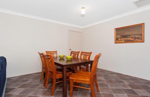 Fingal Bay Villa | Peaceful, Quiet and so close to the beach!