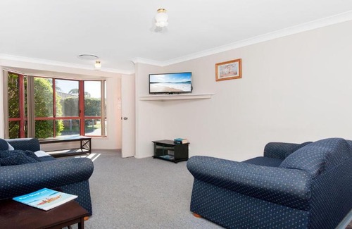 Fingal Bay Villa | Peaceful, Quiet and so close to the beach!
